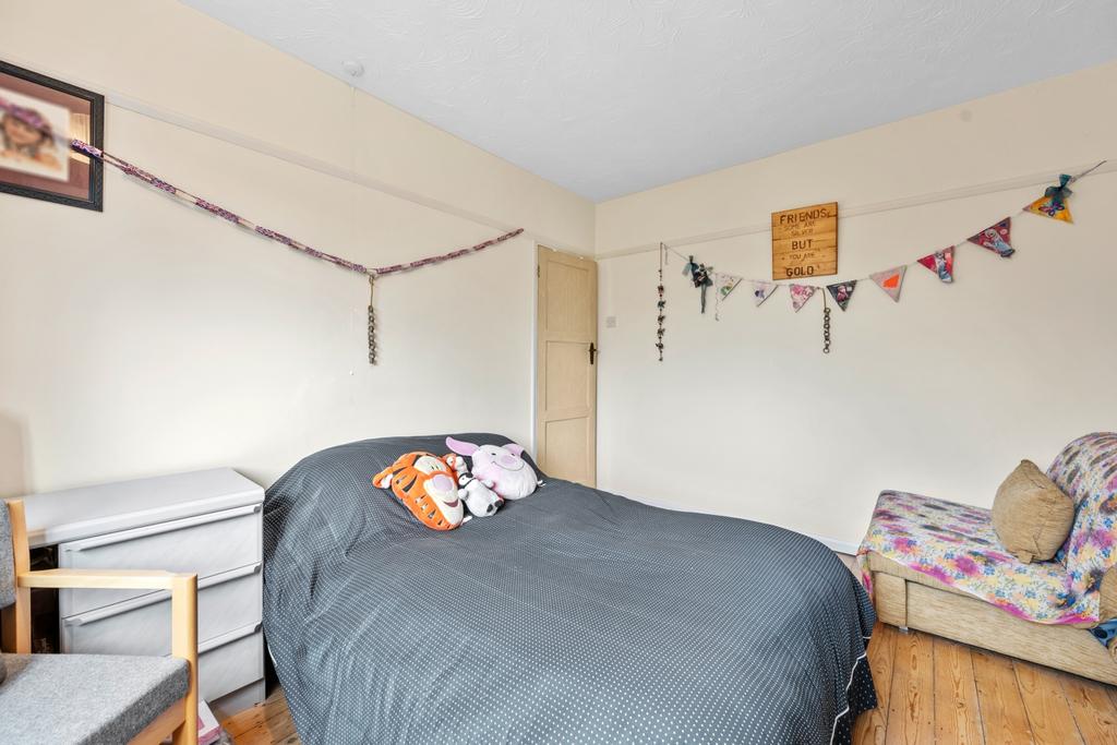 15 Hayden Ave Web28