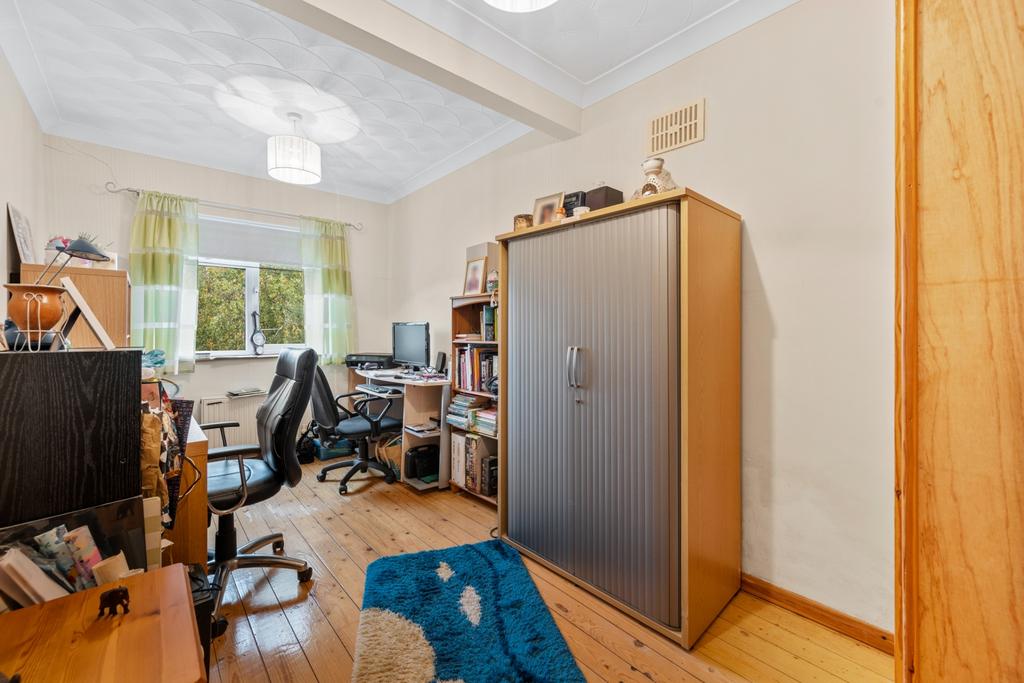 15 Hayden Ave Web29