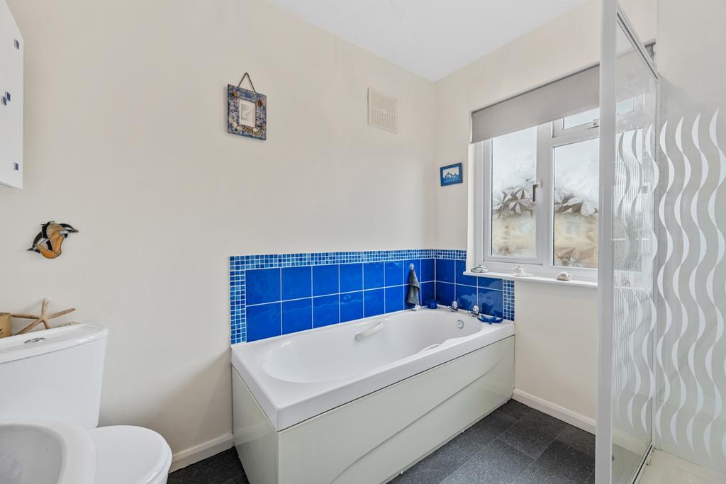 15 Hayden Ave Web31