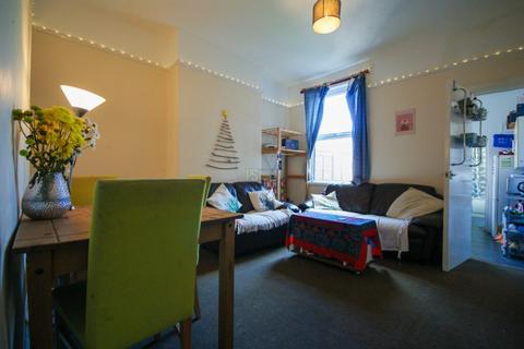 3 bedroom terraced house to rent, Hubert Road, Birmingham B29