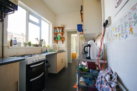 3 bedroom terraced house to rent, Hubert Road, Birmingham B29