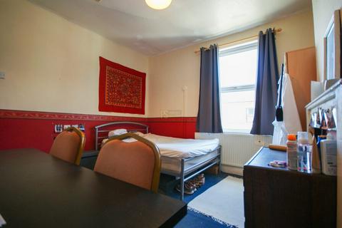 3 bedroom terraced house to rent, Hubert Road, Birmingham B29