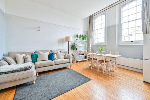 3 bedroom flat to rent, College Green Court, Brixton, London, SW9