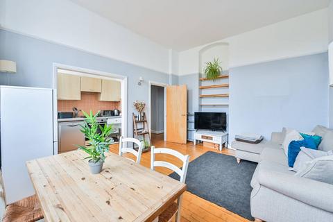 3 bedroom flat to rent, College Green Court, Brixton, London, SW9