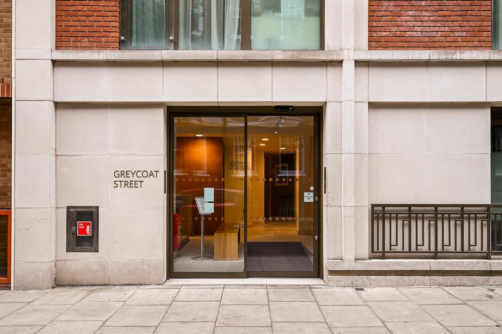 Exterior / Entrance