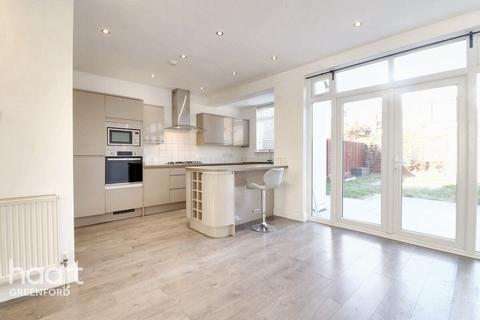 80 Park View, London, W3 0PT