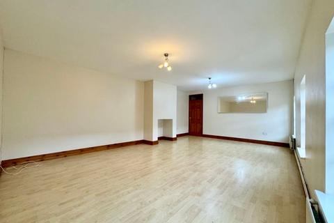 2 bedroom flat for sale, High Street, Markyate, AL3