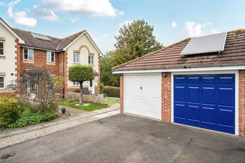 2 bedroom terraced house for sale, Peregrine Close, Hythe, CT21