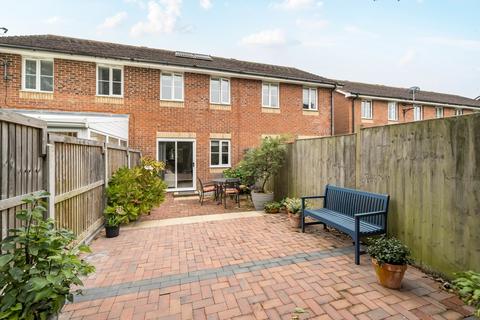 2 bedroom terraced house for sale, Peregrine Close, Hythe, CT21