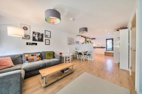 3 bedroom flat for sale, Akerman Road, Oval, London, SW9