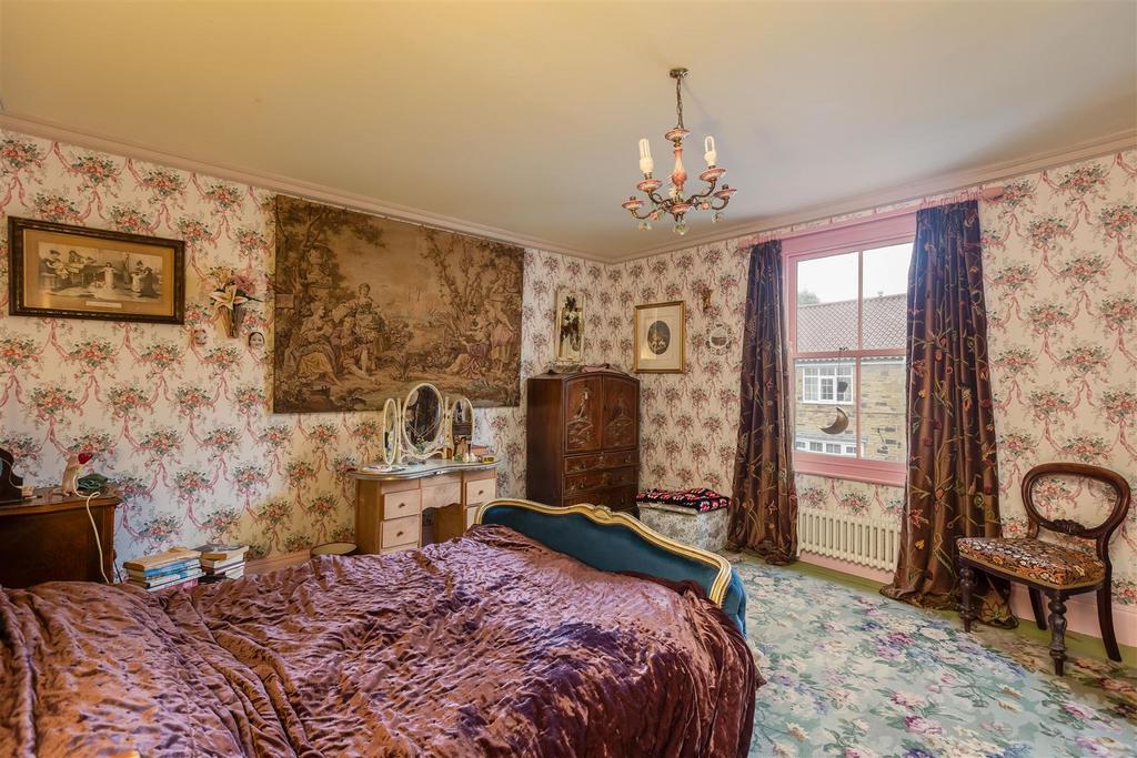Piercy End 44 Bedroom 1-1.jpg