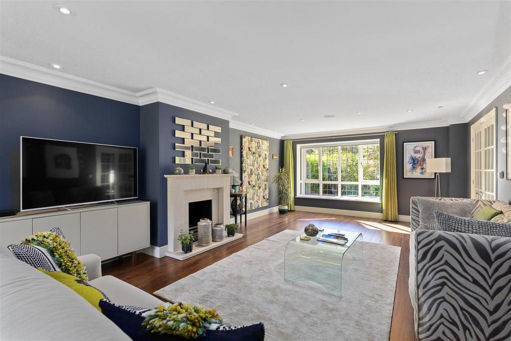 99061 Harefield Leatherhead Road Oxshott(15).jpg