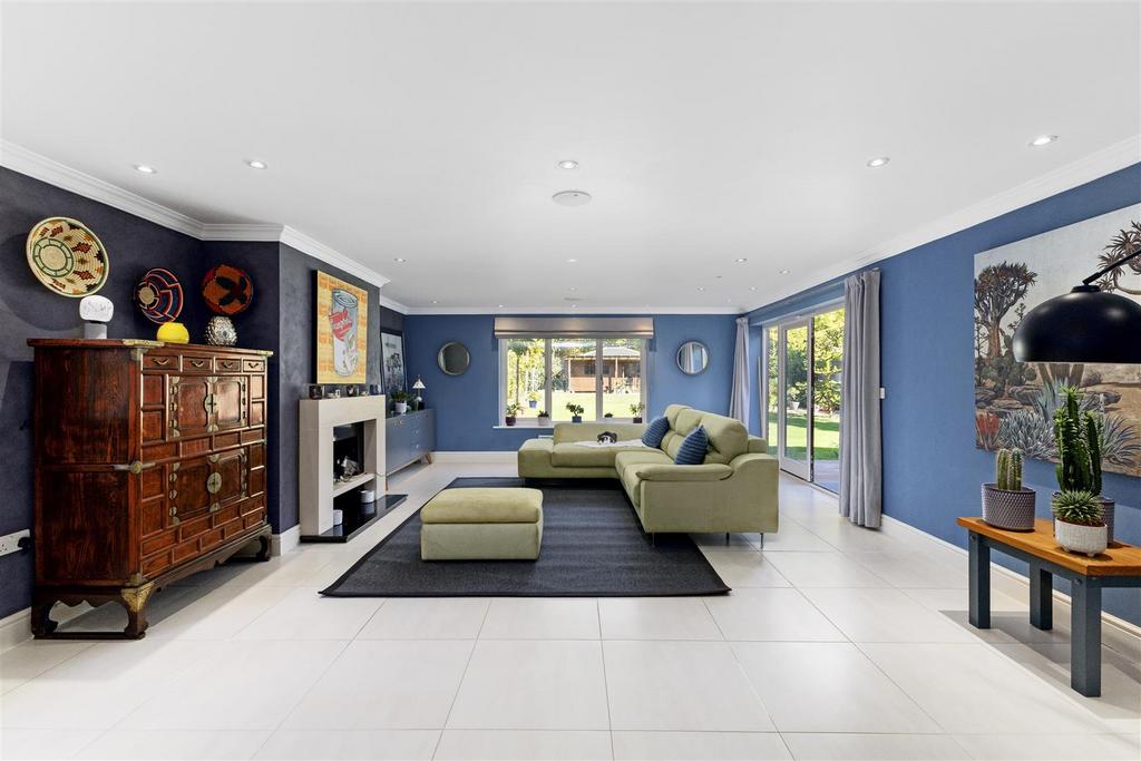 99061 Harefield Leatherhead Road Oxshott(6).jpg