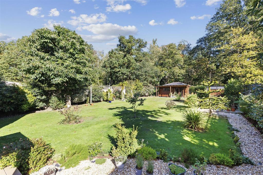 99061 Harefield Leatherhead Road Oxshott(37).jpg