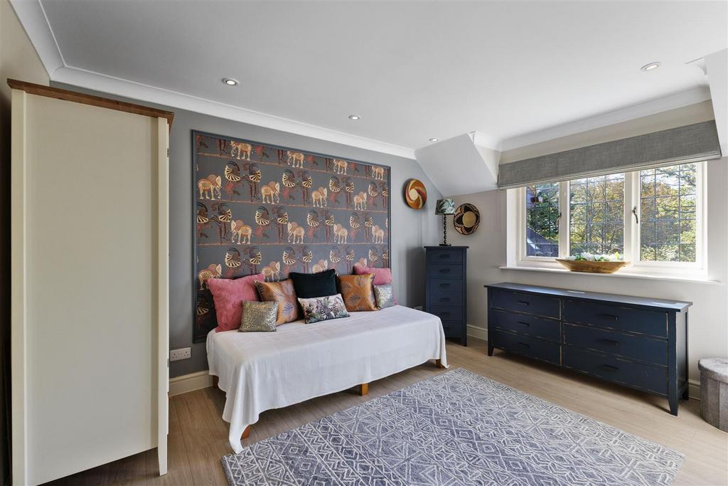 99061 Harefield Leatherhead Road Oxshott(22).jpg