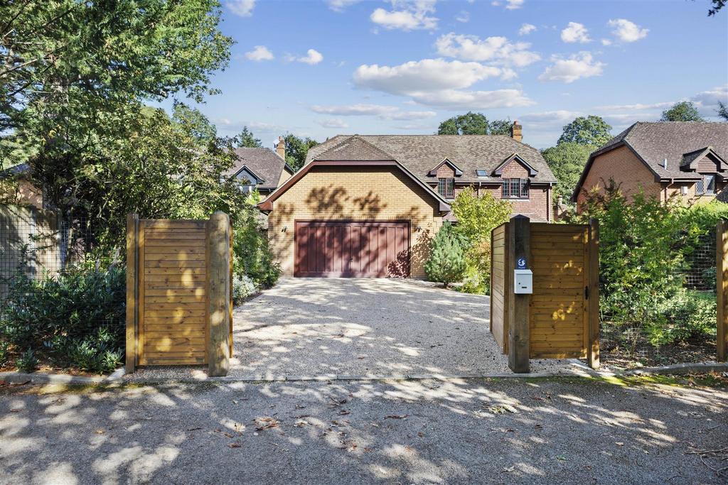 99061 Harefield Leatherhead Road Oxshott(2).jpg