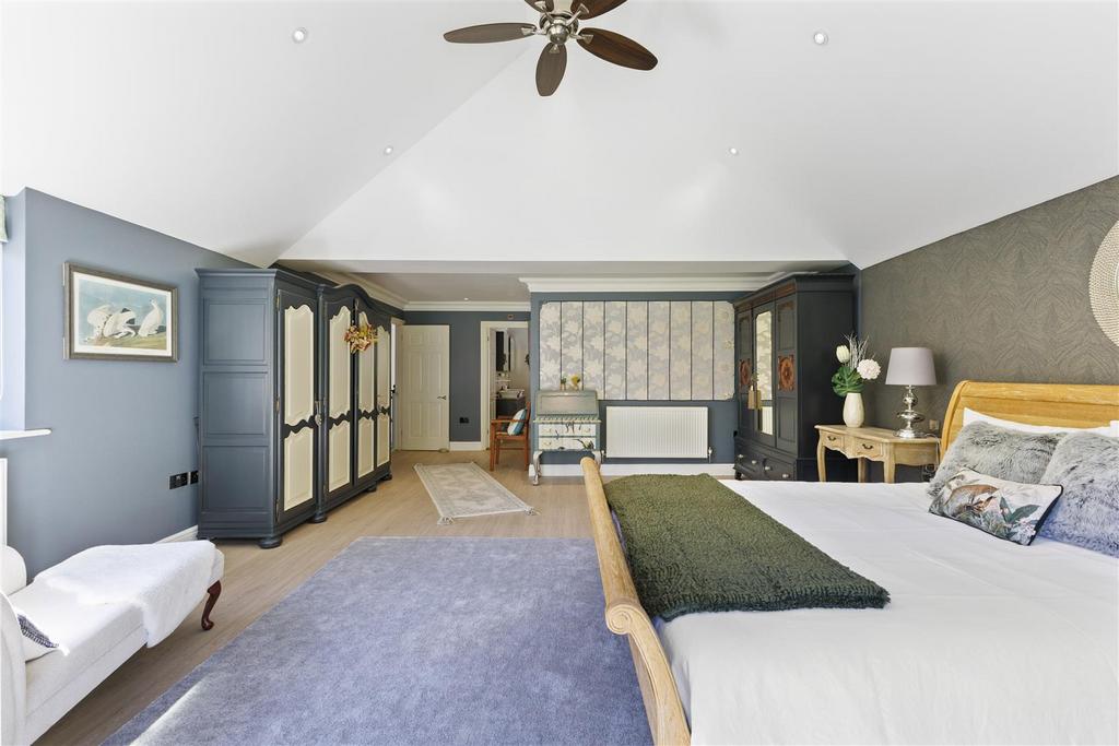 99061 Harefield Leatherhead Road Oxshott(24).jpg