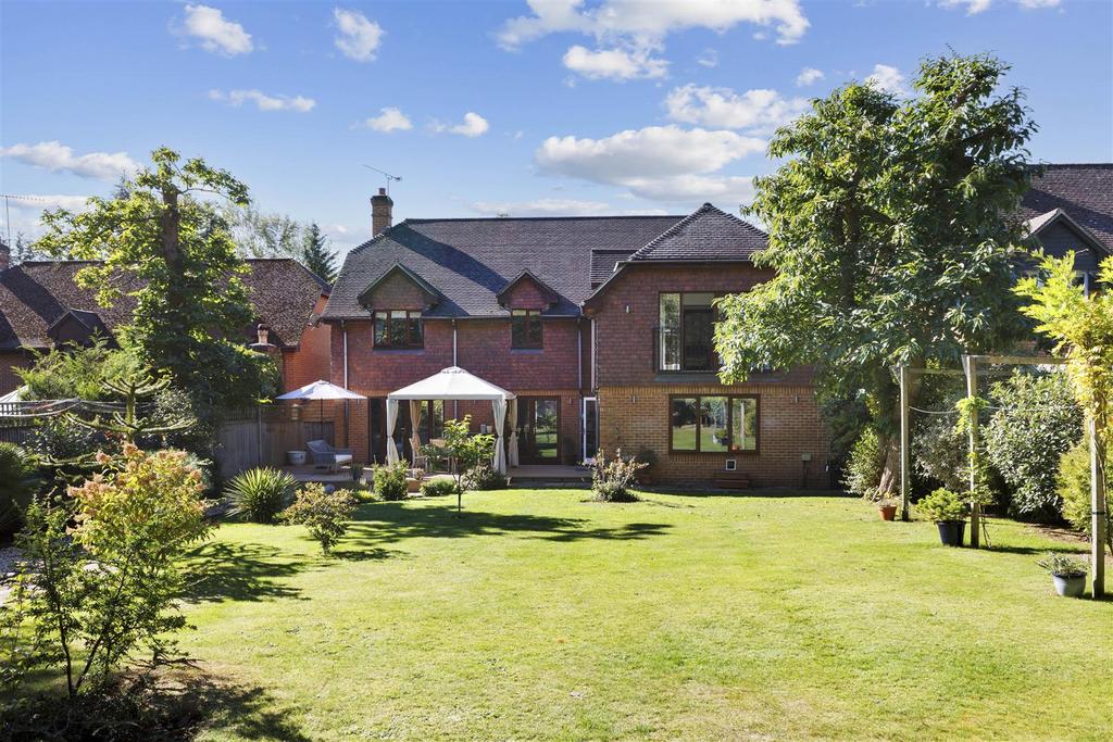 99061 Harefield Leatherhead Road Oxshott(35).jpg