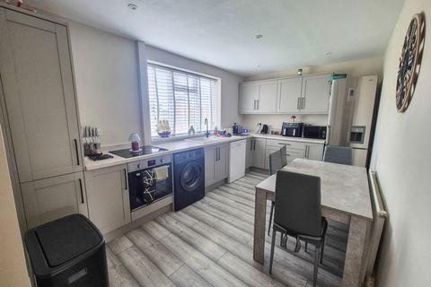 3 bedroom semi-detached house for sale, Emlyn Avenue, Hereford HR4