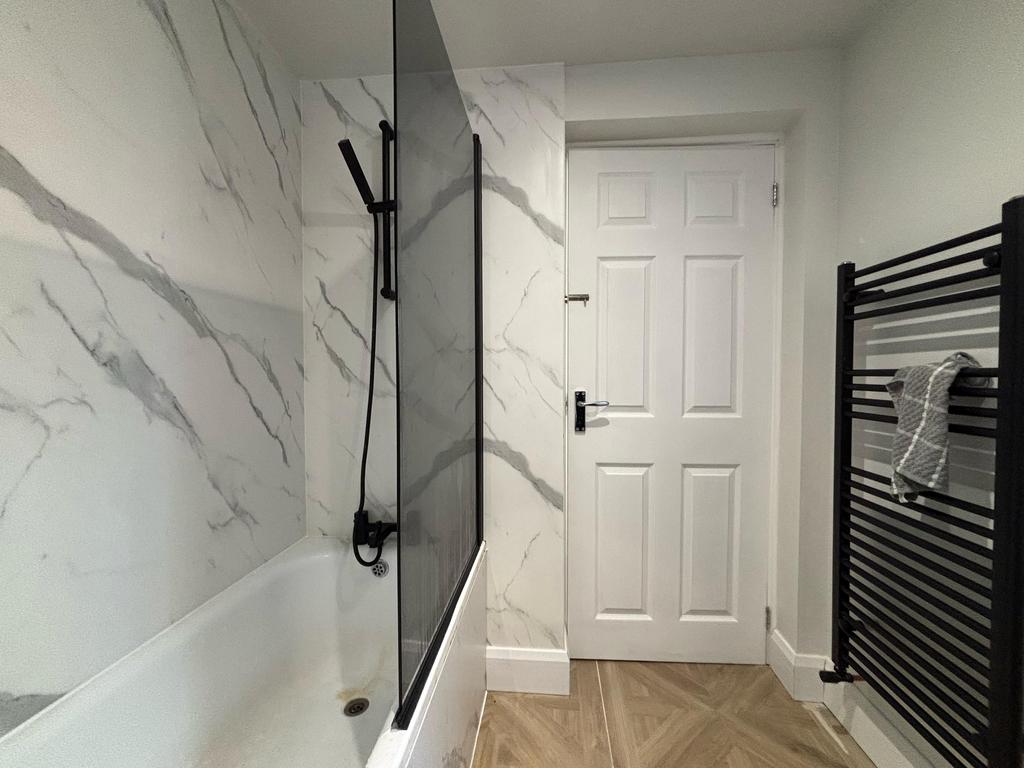 Bathroom 1 - 26 Victoria Street.jpeg