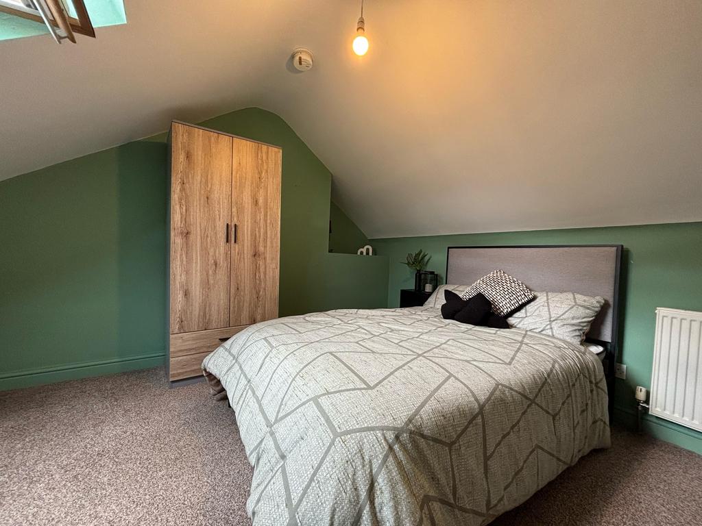 26 Victoria Bed 4.jpeg