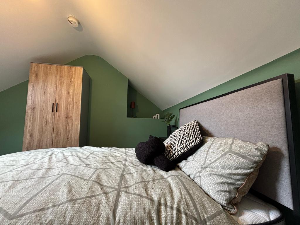 STudent Bedroom 26 Victoria.jpeg