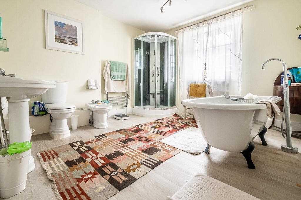 Ensuite