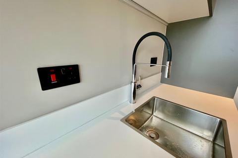 1 bedroom apartment to rent, Springwell Gardens, Whitehall Road, Leeds LS12