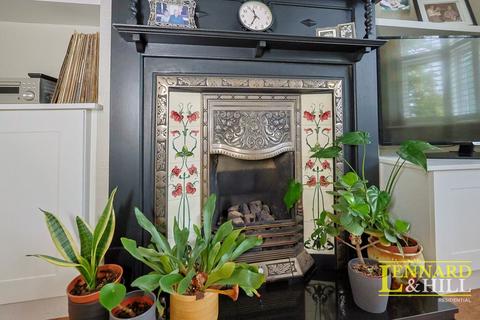 3 bedroom semi-detached house for sale, High View Avenue, Grays RM17