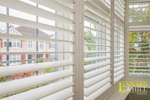 3 bedroom semi-detached house for sale, High View Avenue, Grays RM17