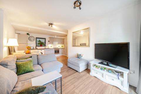 2 bedroom apartment for sale, Cuthbert Court, Godstone Road, Whyteleafe, CR3
