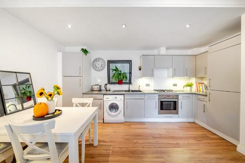 2 bedroom apartment for sale, Cuthbert Court, Godstone Road, Whyteleafe, CR3