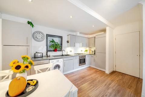 2 bedroom apartment for sale, Cuthbert Court, Godstone Road, Whyteleafe, CR3