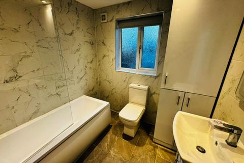 3 bedroom terraced house to rent, Occupation Street, Dudley, DY1 2RF