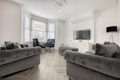 2 bedroom ground floor flat for sale, Pulteney Road, South Woodford, E18