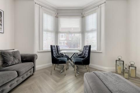 2 bedroom ground floor flat for sale, Pulteney Road, South Woodford, E18