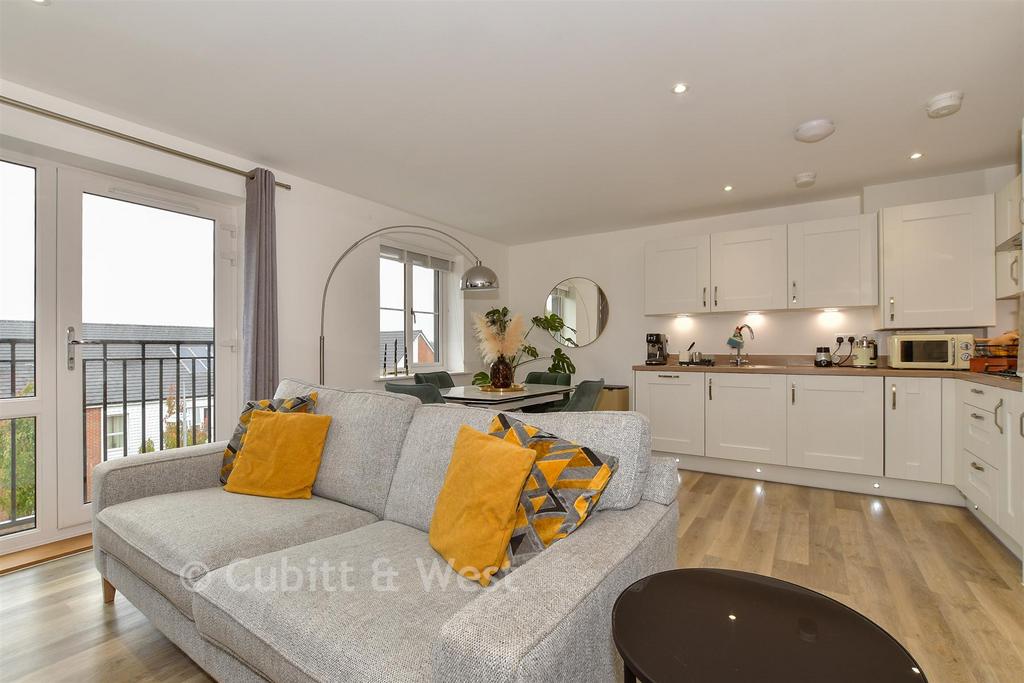 Lounge/Kitchen