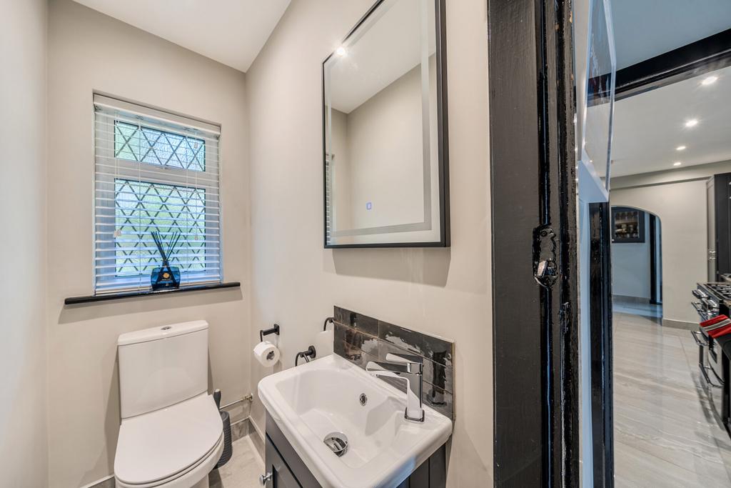 1350960-31-68dd57...