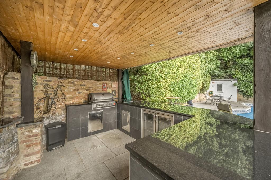 1350960-47-68dd57...