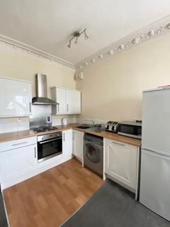 3 bedroom flat to rent, West Lyon Street, Maryfield DD4
