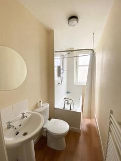 3 bedroom flat to rent, West Lyon Street, Maryfield DD4
