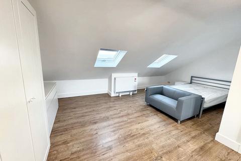 undefined, The Broadway, Southall, UB1