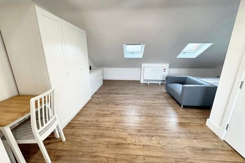 undefined, The Broadway, Southall, UB1