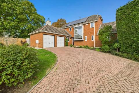 5 bedroom detached house for sale, Bishops Meadow, Aylesbury HP22