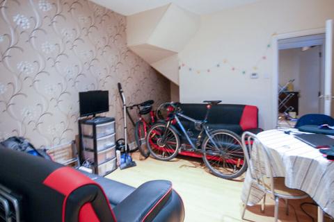 5 bedroom terraced house to rent, Dawlish Road, Birmingham B29