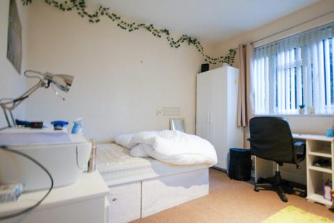 5 bedroom terraced house to rent, Dawlish Road, Birmingham B29