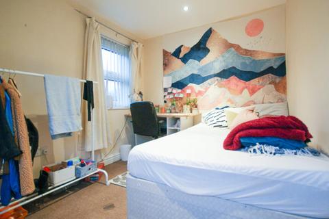 5 bedroom terraced house to rent, Dawlish Road, Birmingham B29
