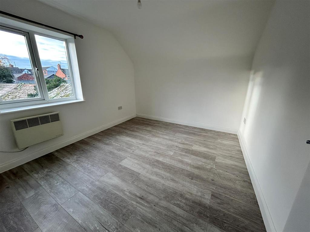 16b Club 1st Floor bedroom.jpg
