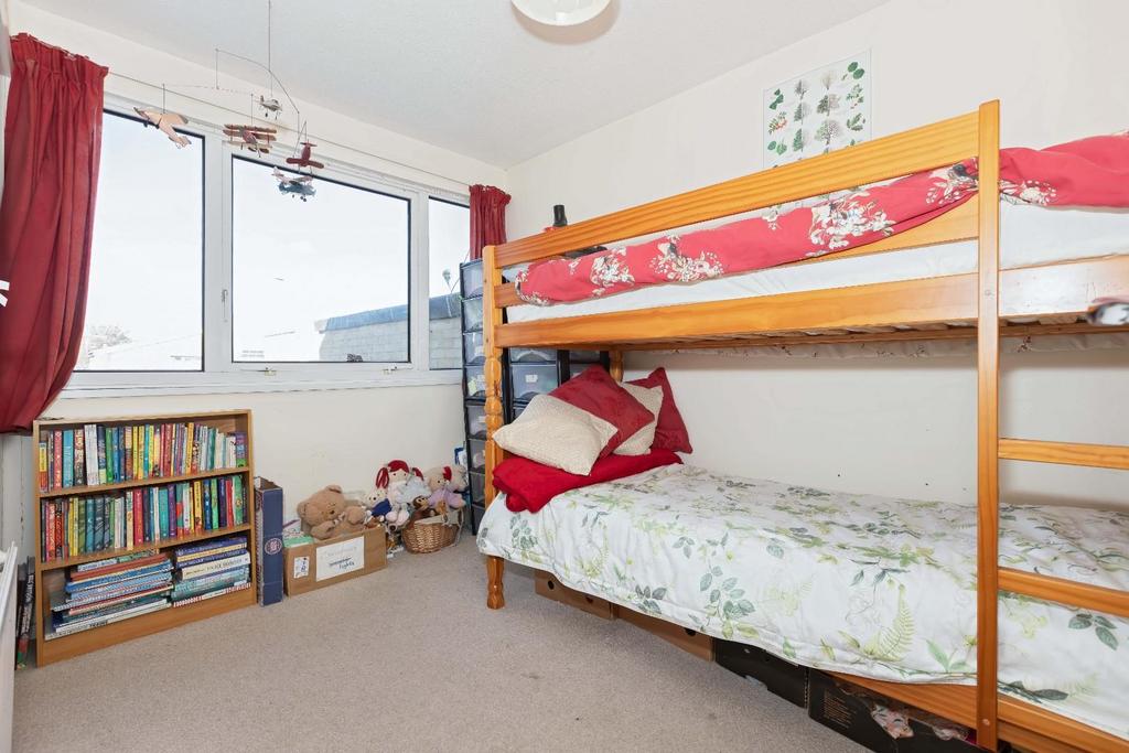 Labernum Close 4.jpg