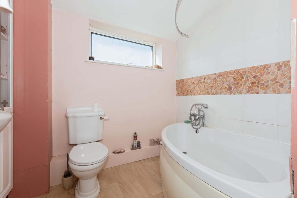 Labernum Close 2.jpg